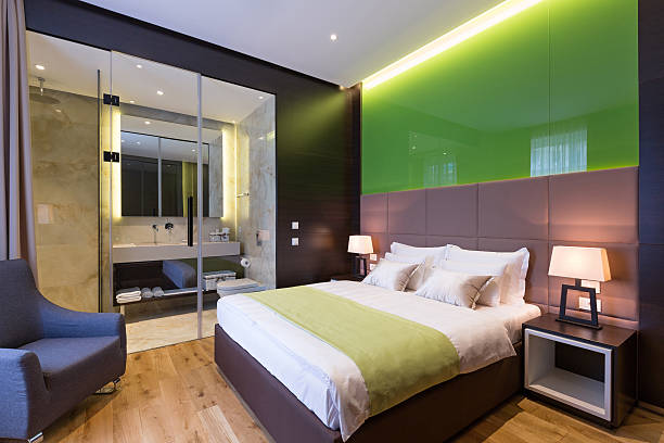 interior de um quarto de hotel - bedroom authority bed contemporary imagens e fotografias de stock