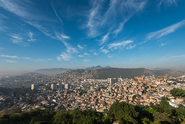 리우데자네이루 빈민가 온 더 힐스 - slum rio de janeiro poverty brazil 뉴스 사진 이미지