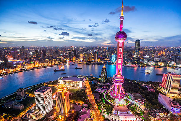 vue panoramique de shanghai au crépuscule - shanghaï photos et images de collection