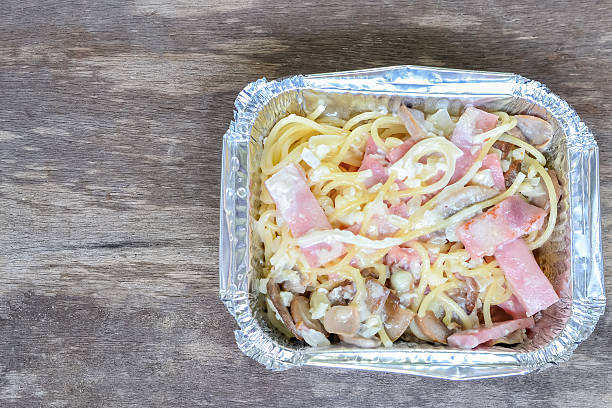 istock Spaghetti Carbonara in Floyd box on wood background 587793018