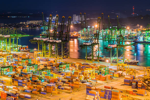 recipiente de terminal - singapore shipping cargo container nautical vessel fotografías e imágenes de stock