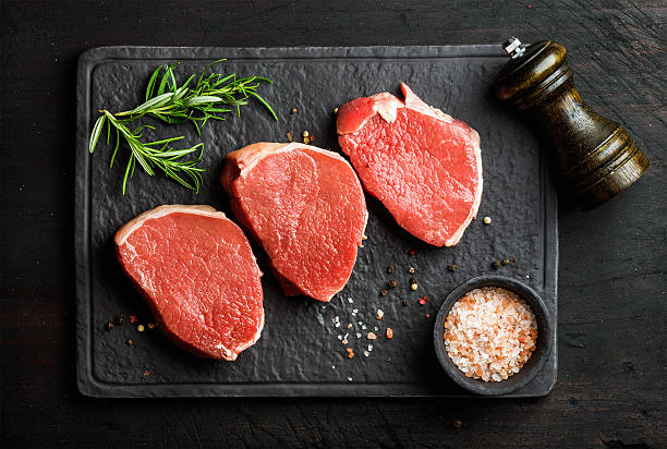 raw beef eye round steaks with spices and rosemary - meat roast beef tenderloin beef imagens e fotografias de stock