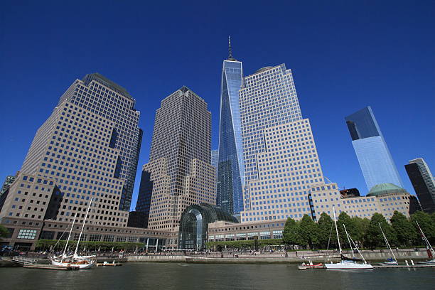 istock Skyline an der New Yorker Battery Park City 587819892