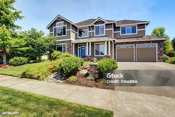 Very Neat American House With Gorgeous Outdoor Landscape Stockfoto en meer beelden van Huis