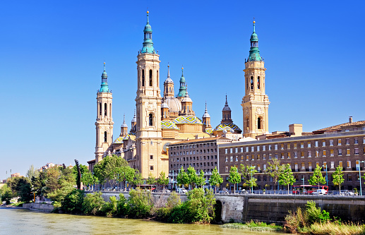 Vương Cung Thánh Đường Đức Mẹ Trụ Cột Hình ảnh Sẵn có - Tải xuống Hình ảnh Ngay bây giờ - Zaragoza - Aragon, Cột trụ - Đặc điểm kiến trúc, Aragon - iStock