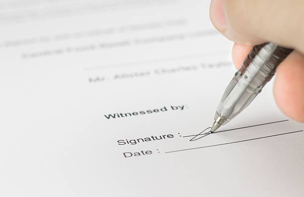 istock Signing the contract in business work 588355872