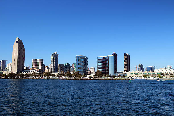 サンディエゴのダウンタウン - day san diego california harbor downtown district ストックフォトと画像