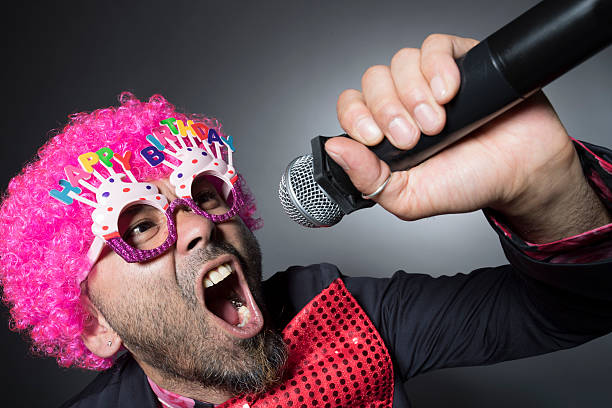istock Men sang at a birthday party 588392178