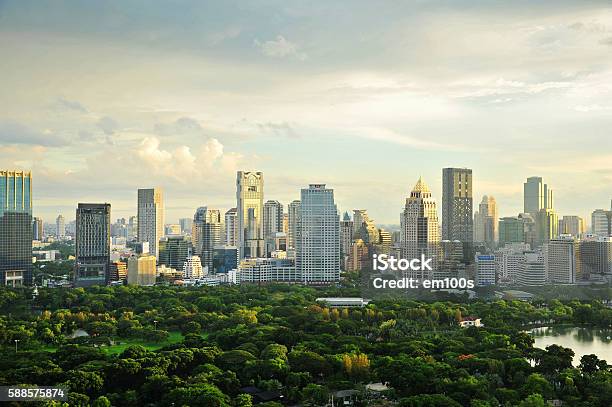 Bangkok Stadtbild Mit Hauptgarten Stockfoto und mehr Bilder von Bangkok - Bangkok, Stadt, Stadtansicht