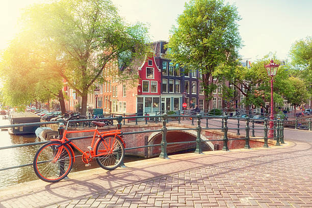 amsterdam  - amsterdam canal netherlands dutch culture fotografías e imágenes de stock