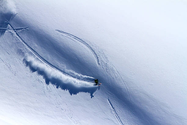 freeride in kamčatka - ski trace foto e immagini stock