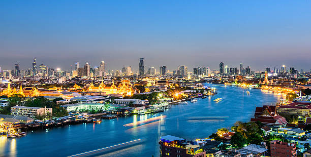 istock Grand palace at twilight in Bangkok, Thailand 588599172