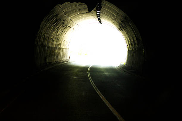 carretera con túnel y luz solar - copy space road sign sky above fotografías e imágenes de stock