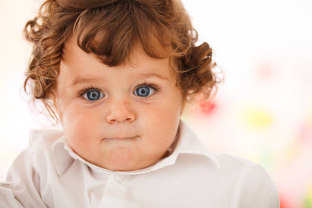 zbliżenie portret cute baby boy (6-12 miesięcy) - 6 12 months babies only baby small zdjęcia i obrazy z banku zdjęć