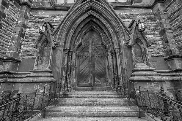 istock Door In Abandoned Church 588604084