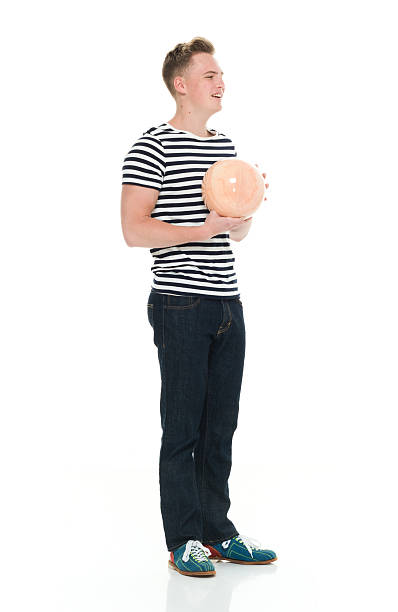 улыбающегося мужчины держит шар для боулинга - bowling isolated sportsman vertical стоковые фото и изображения