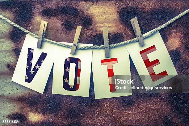 Concepto De Voto Tarjetas Ancladas Y Óxido Foto de stock y más banco de imágenes de Votar - Votar, Bandera, Anticuado