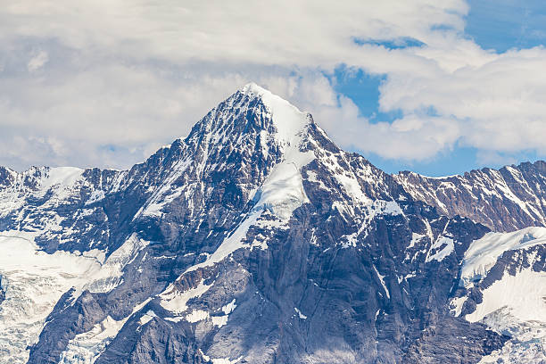 потрясающий вид на монча из шилторна - aletsch glacier european alps mountain range eiger стоковые фото и изображения