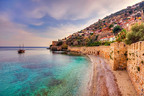 die burg von alanya - türkei stock-fotos und bilder