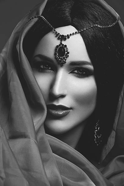 istock Beautiful girl with arabic makeup 588968710