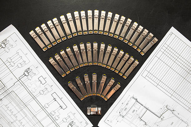 modules réseau sfp pour commutateur réseau en tant que symbole wifi - computer plan fiber optic engineer photos et images de collection