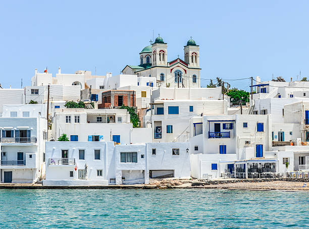bellissima isola greca di paros - santorini greece villa beach foto e immagini stock