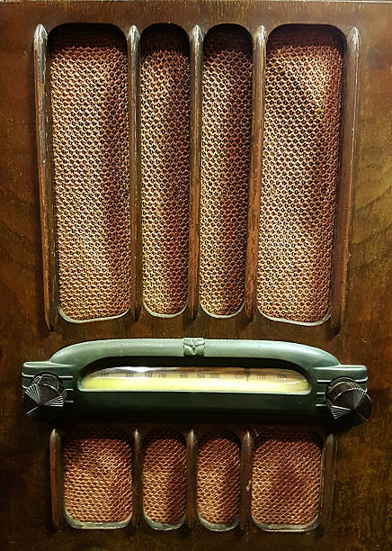 istock Vintage radio face 589092852
