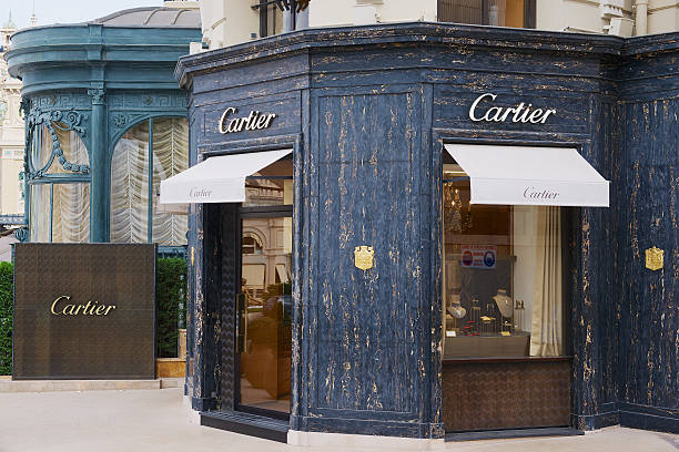 magasin cartier de luxe près du célèbre casino de monte carlo, monaco. - watchmaking photos et images de collection