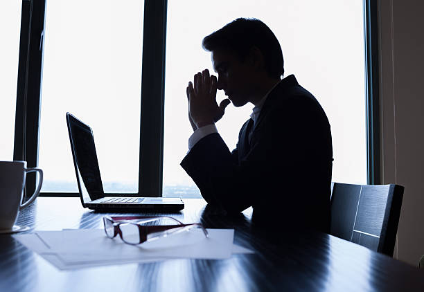 ストレスのたまったビジネスマン  - praying disappointment men grief ストックフォトと画像