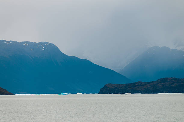 istock Lake Argentina Icebergs 589124110