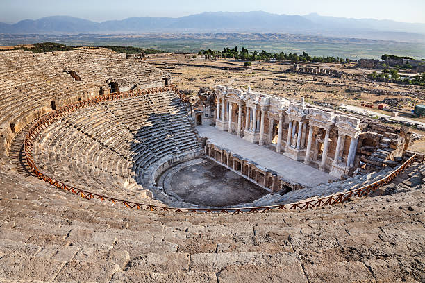théâtre hiérapolis en turquie - hierapolis photos et images de collection