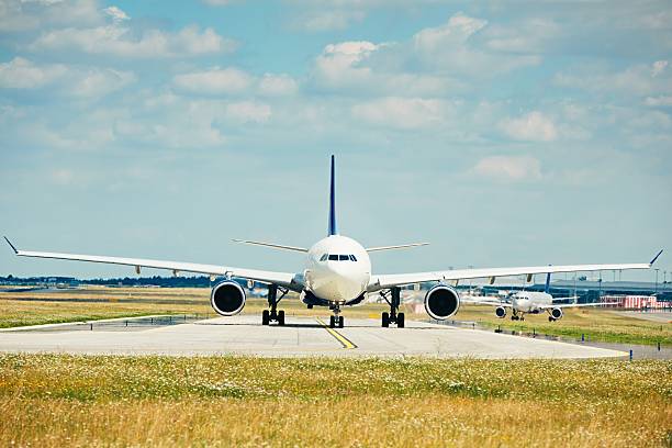 istock Traffic at the airport 589420046