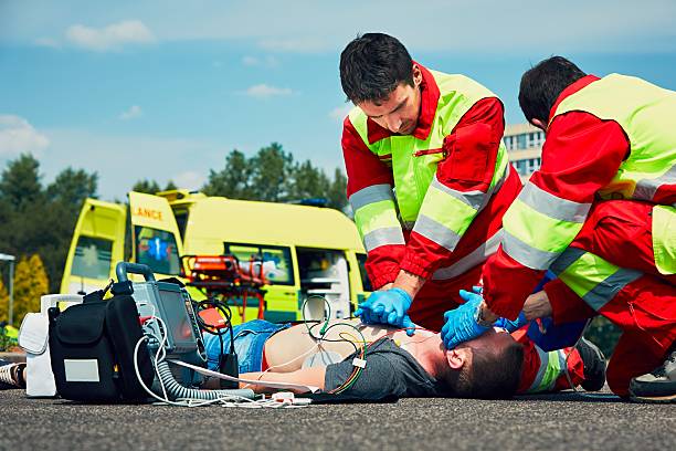 servicios médicos de emergencia - cpr first aid paramedic rescue fotografías e imágenes de stock