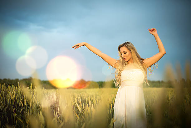istock Beautiful blonde on the field 589424128