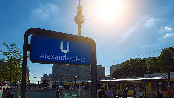 subway station berlin alexanderplatz - clock station people berlin germany imagens e fotografias de stock