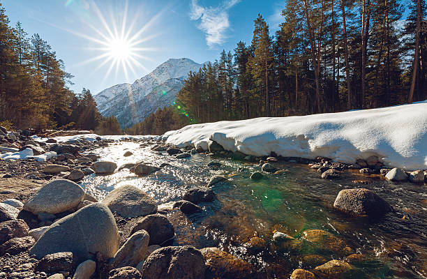 río baksan de la montaña en invierno - mountain mountain peak snow spring fotografías e imágenes de stock