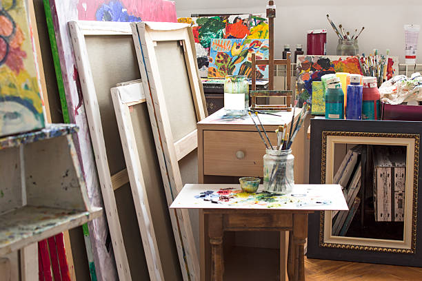 studio d'arte  - easel art paint artists canvas foto e immagini stock