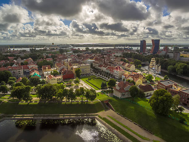 クライペダ、リトアニア:旧市街の代表的な空中写真 - klaipeda ストックフォトと画像