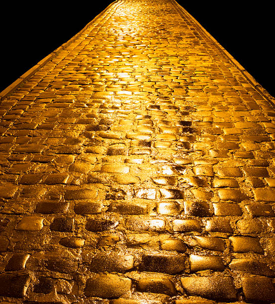 pavimentação dourada - yellow street - fotografias e filmes do acervo