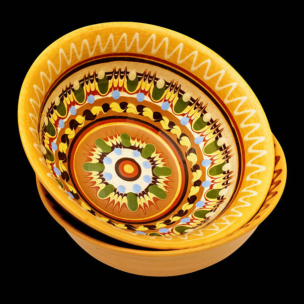 伝統的な色の陶器。塗装セラミックプレート。 - plate ceramics pottery isolated ストックフォトと画像