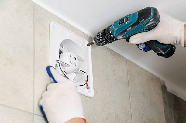 istock Installation of household appliances. 589460184