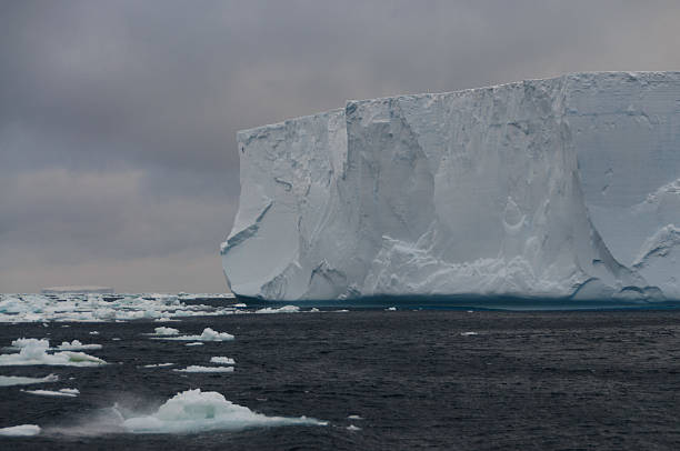 istock Icebergs in the south atlantic ocean 589537810