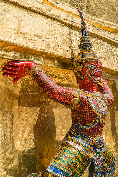 gigante colorato tailandese - editorial thailand spirituality gold foto e immagini stock