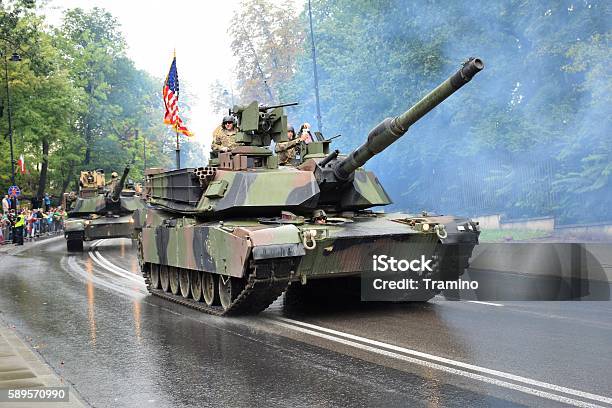 American Tanks Driving On The Street Stok Fotoğraflar & Tank‘nin Daha Fazla Resimleri - Tank, ABD, Amerikan Kültürü