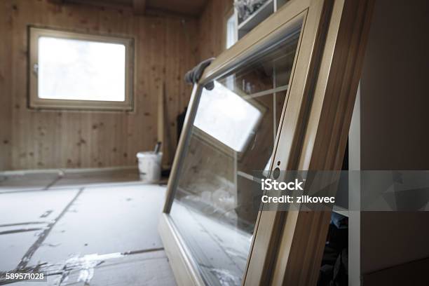 Neue Effiziente Holz Fenster Für Die Installation Vorbereitet Stockfoto und mehr Bilder von Fenster