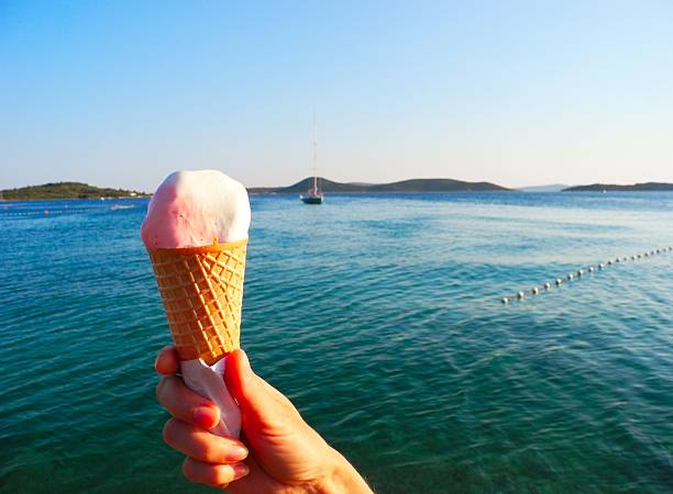 istock Ice cream, sea, summer! 589947348