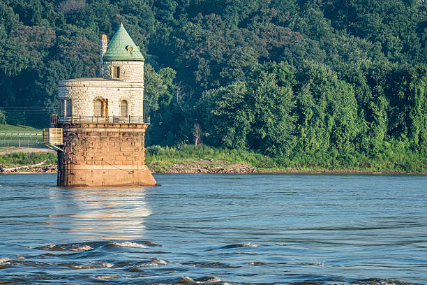 istock Water intake tower on Mississippi River 589947824