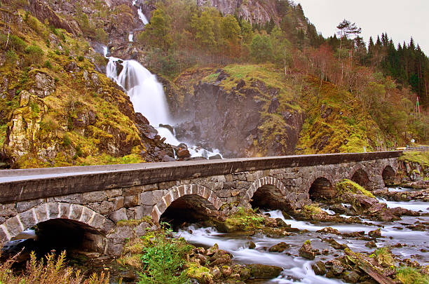 latefoss - one of the biggest waterfalls in norway. - bridge norway odda falling imagens e fotografias de stock