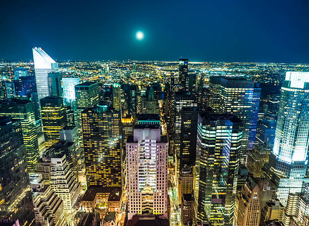 horizonte de nova iorque na noite - new york state skyline new york city vibrant color - fotografias e filmes do acervo