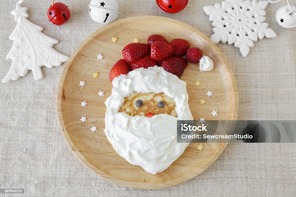 Spaß hausgemachte santa Pfannkuchen-Frühstück für Kinder - Lizenzfrei Frühstück Stock-Foto